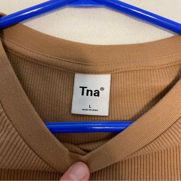 TNA size Large brown cropped long sleeve - Picture 3 of 4